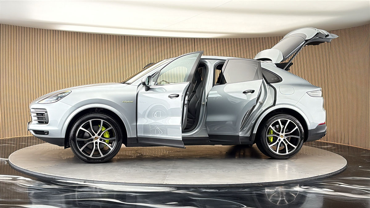 More views of Porsche Cayenne