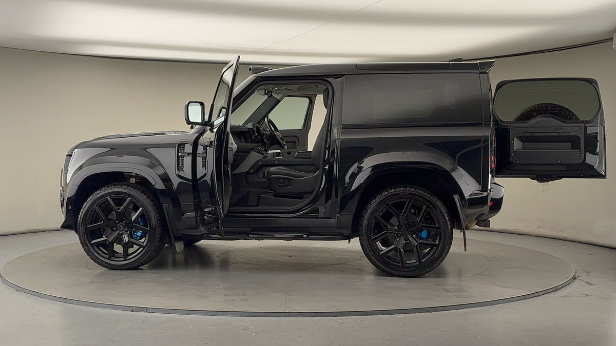 More views of Land Rover Defender 90