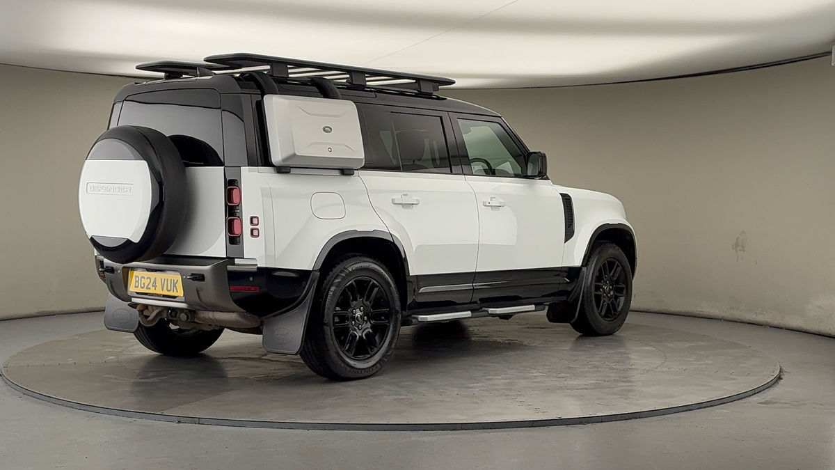 Land Rover Defender 110 Image 21