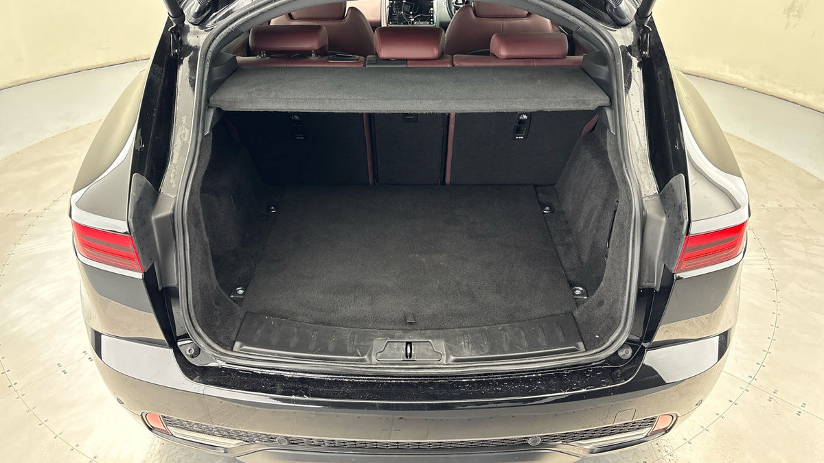 Jaguar E-PACE Image 11