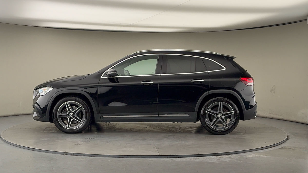 Mercedes-Benz GLA Image 15