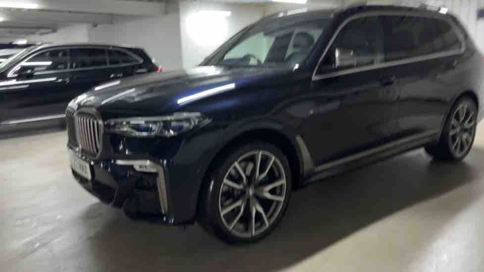 More views of BMW X7