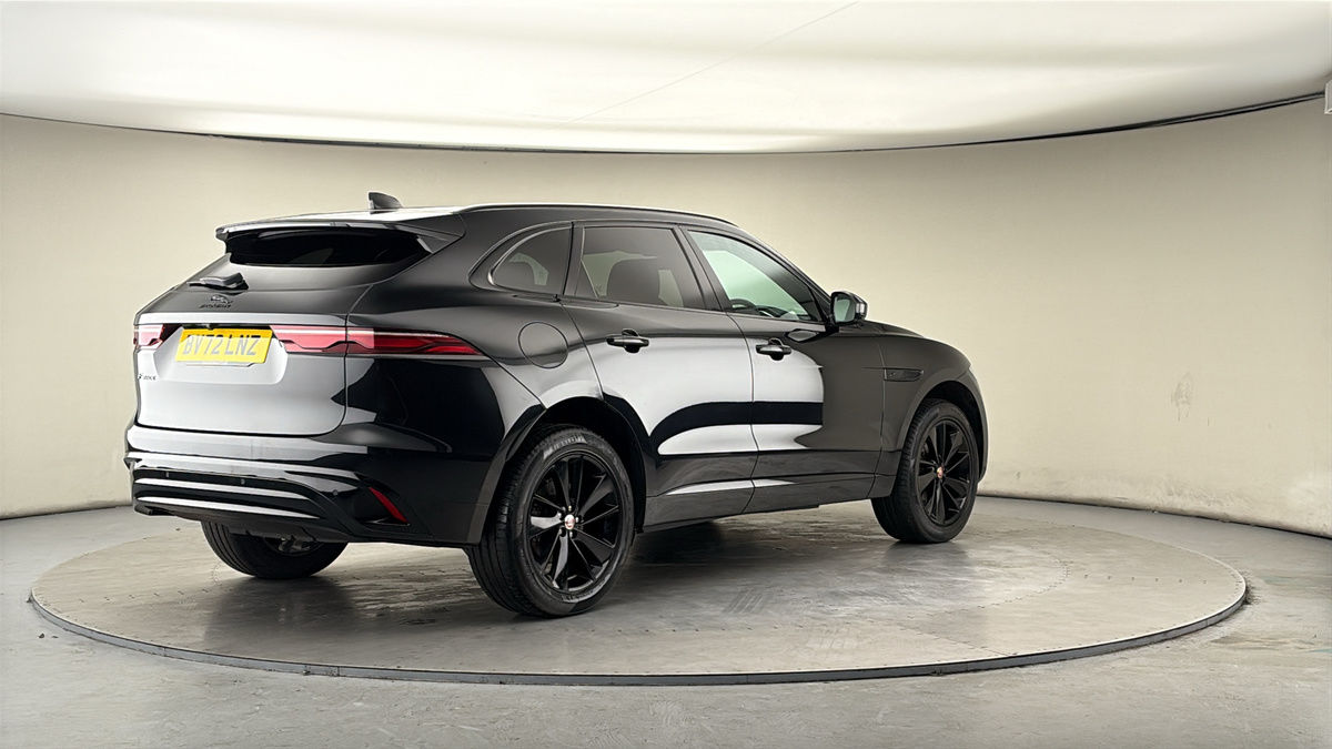 Jaguar F-PACE Image 21