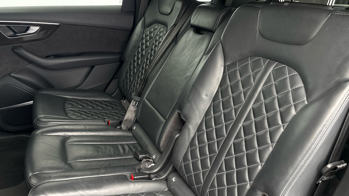 Audi SQ7 Image 8