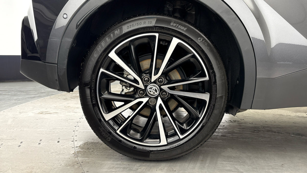 Toyota C-HR Image 10