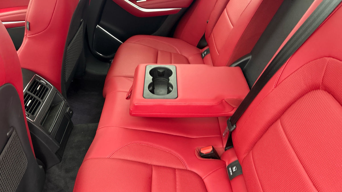 Jaguar F-PACE Image 9