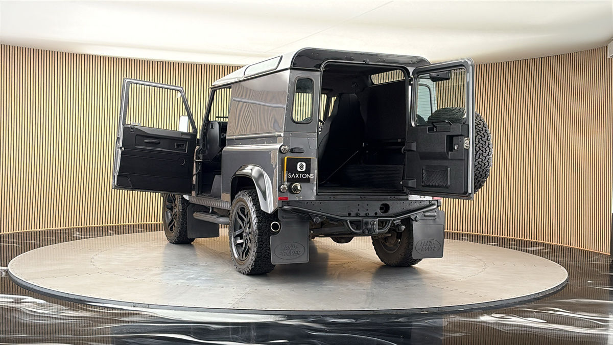 More views of Land Rover Defender 90