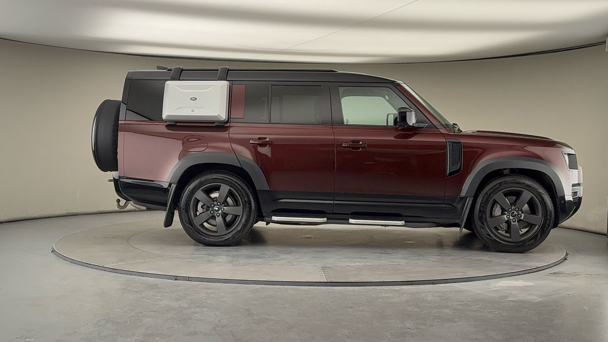 Land Rover Defender 130 Image 16