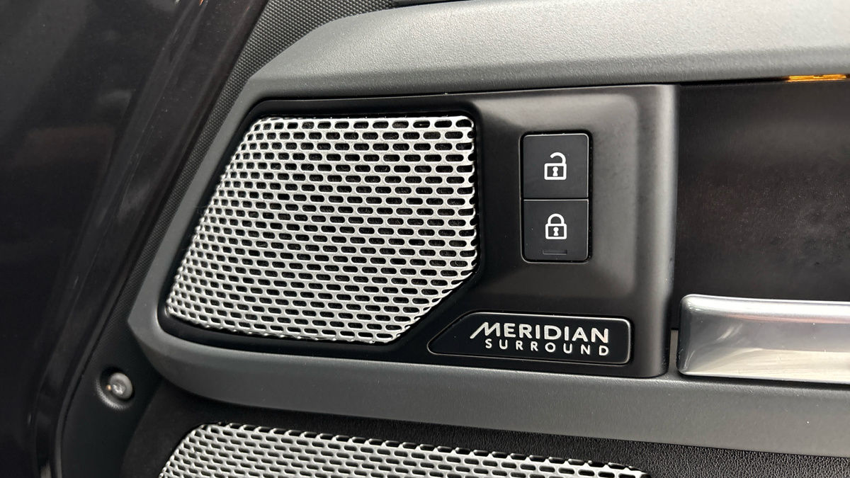 Land Rover Defender 130 Image 27