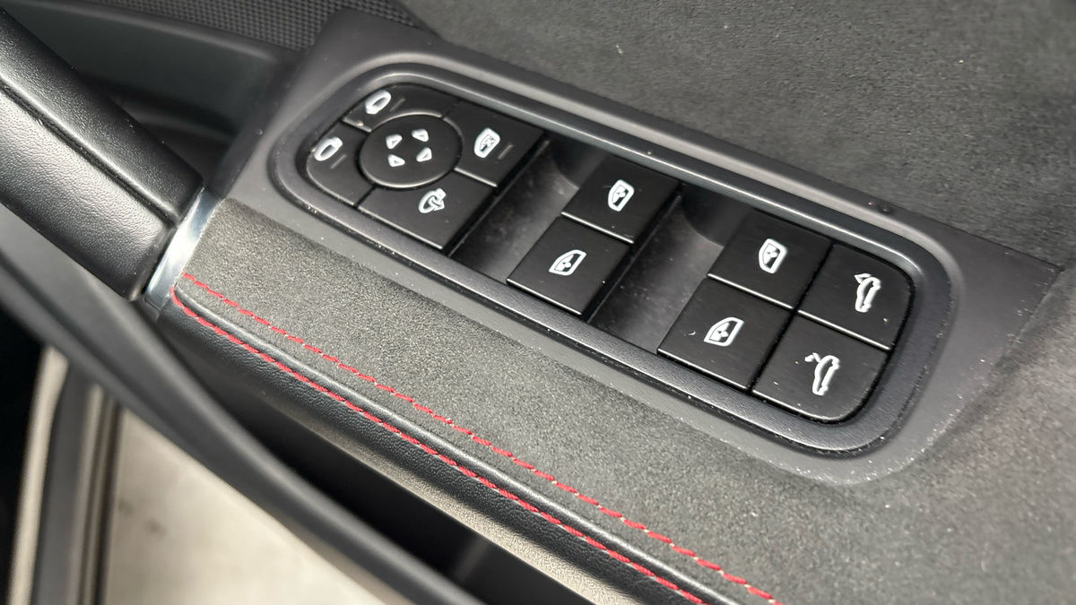 Porsche Cayenne Image 28