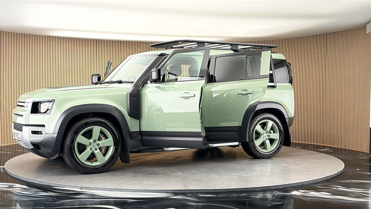 More views of Land Rover Defender 110