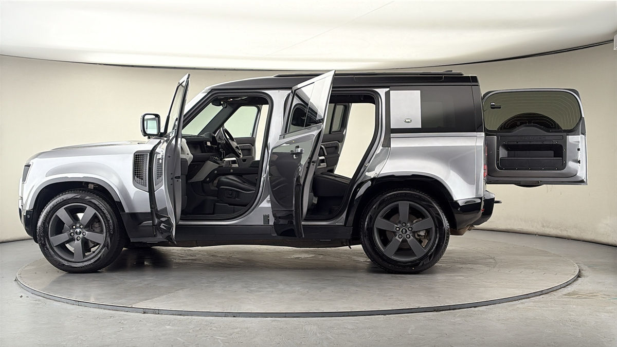 More views of Land Rover Defender 110