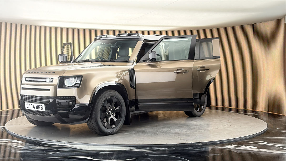 More views of Land Rover Defender 110
