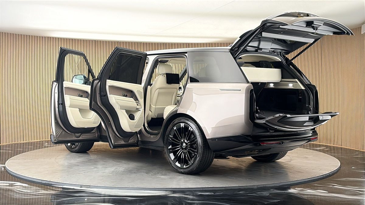 More views of Land Rover Range Rover