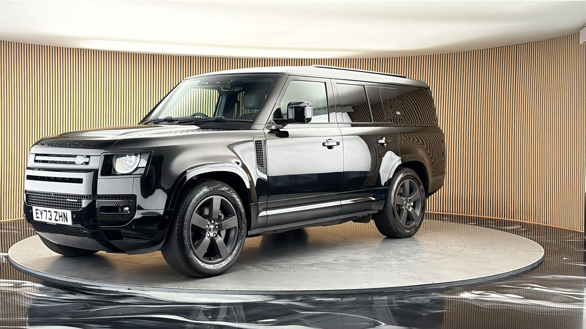 Land Rover Defender 130 Image 20