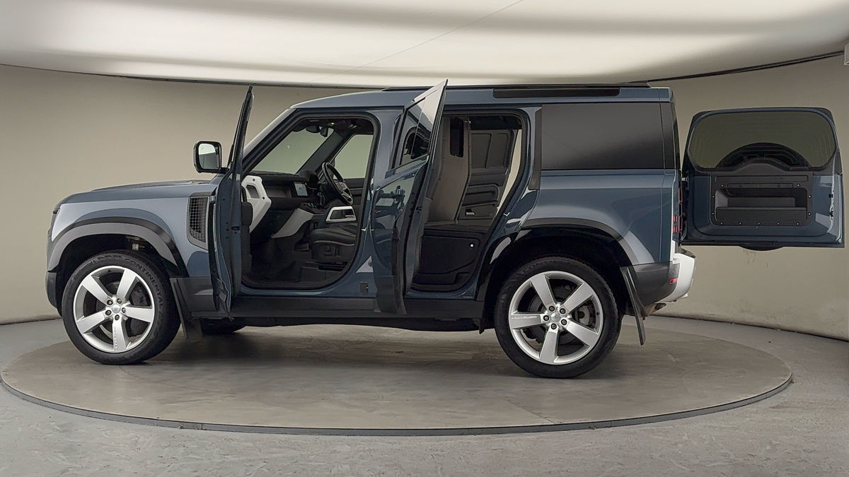 More views of Land Rover Defender 110