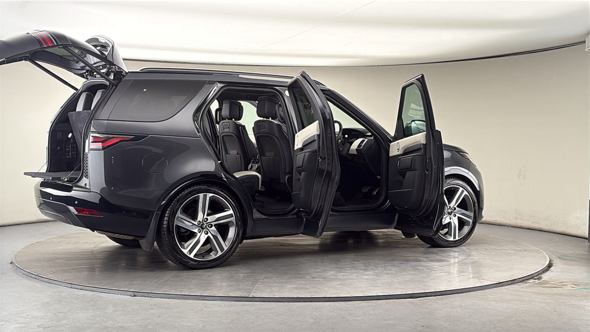 More views of Land Rover Discovery