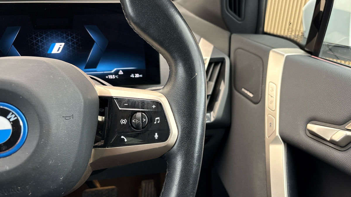 BMW iX Image 14