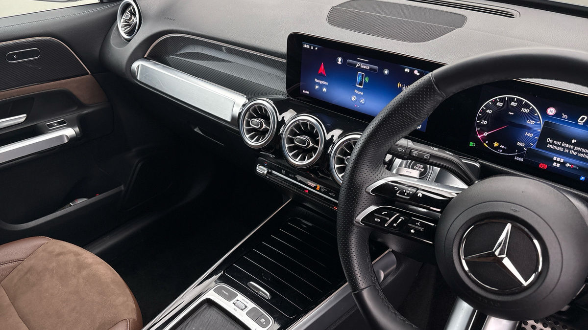 Mercedes-Benz GLB Image 18