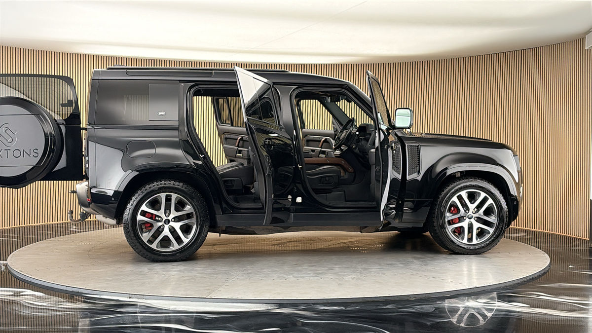 More views of Land Rover Defender 110