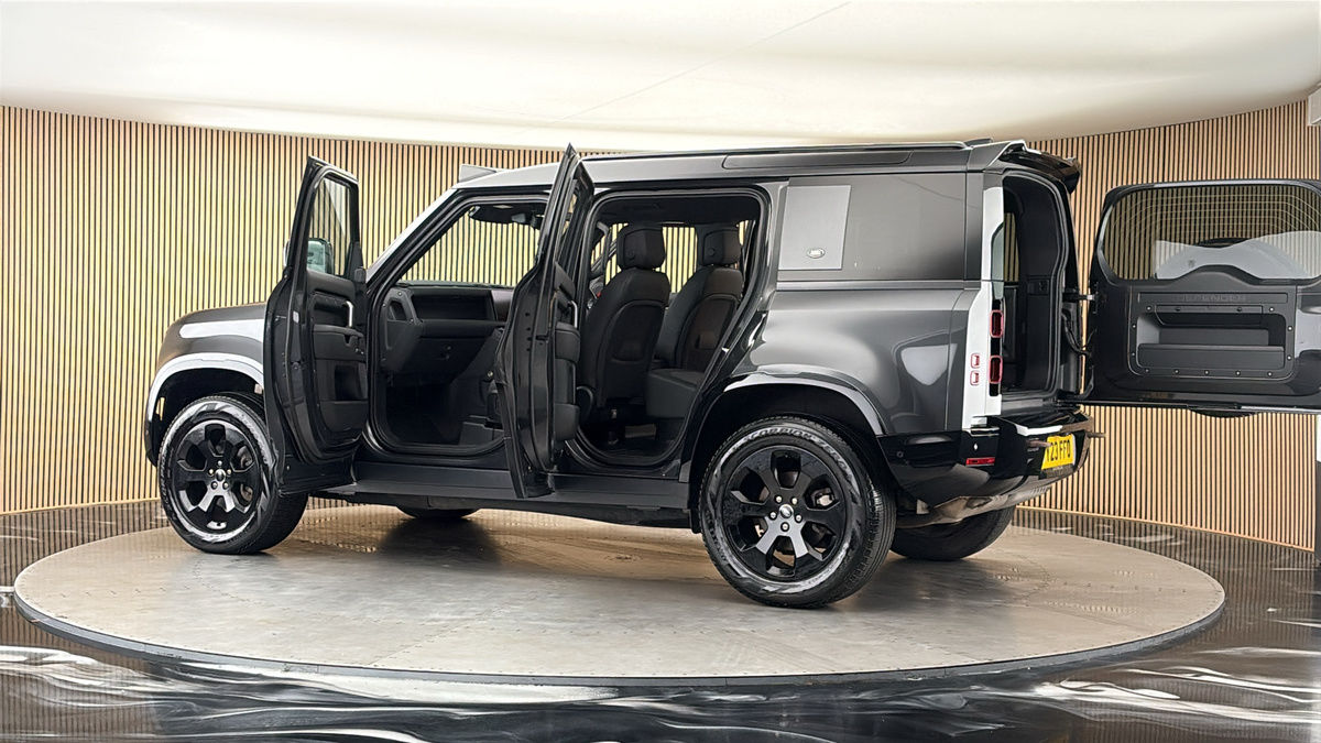 More views of Land Rover Defender 110