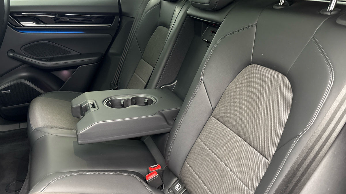 Porsche Macan Image 9