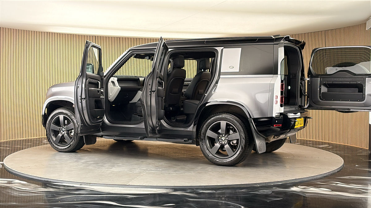 More views of Land Rover Defender 110