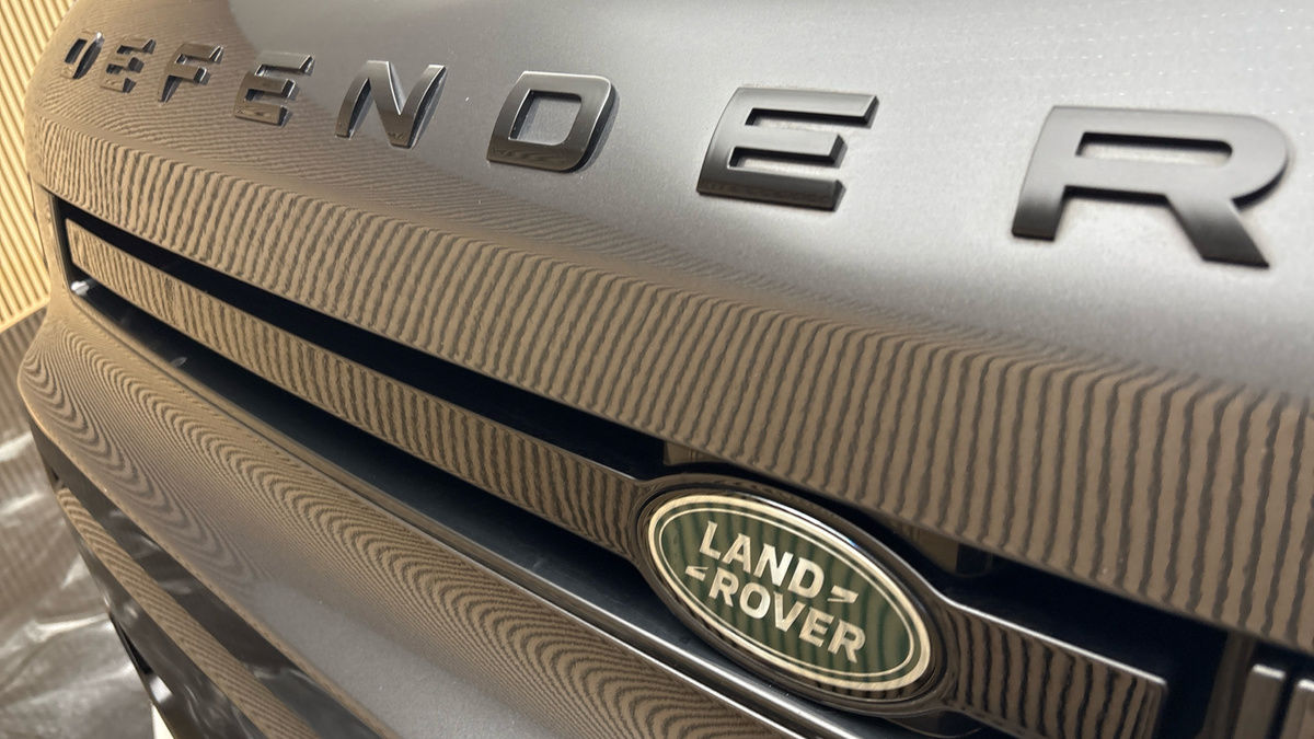 Land Rover Defender 110 Image 24