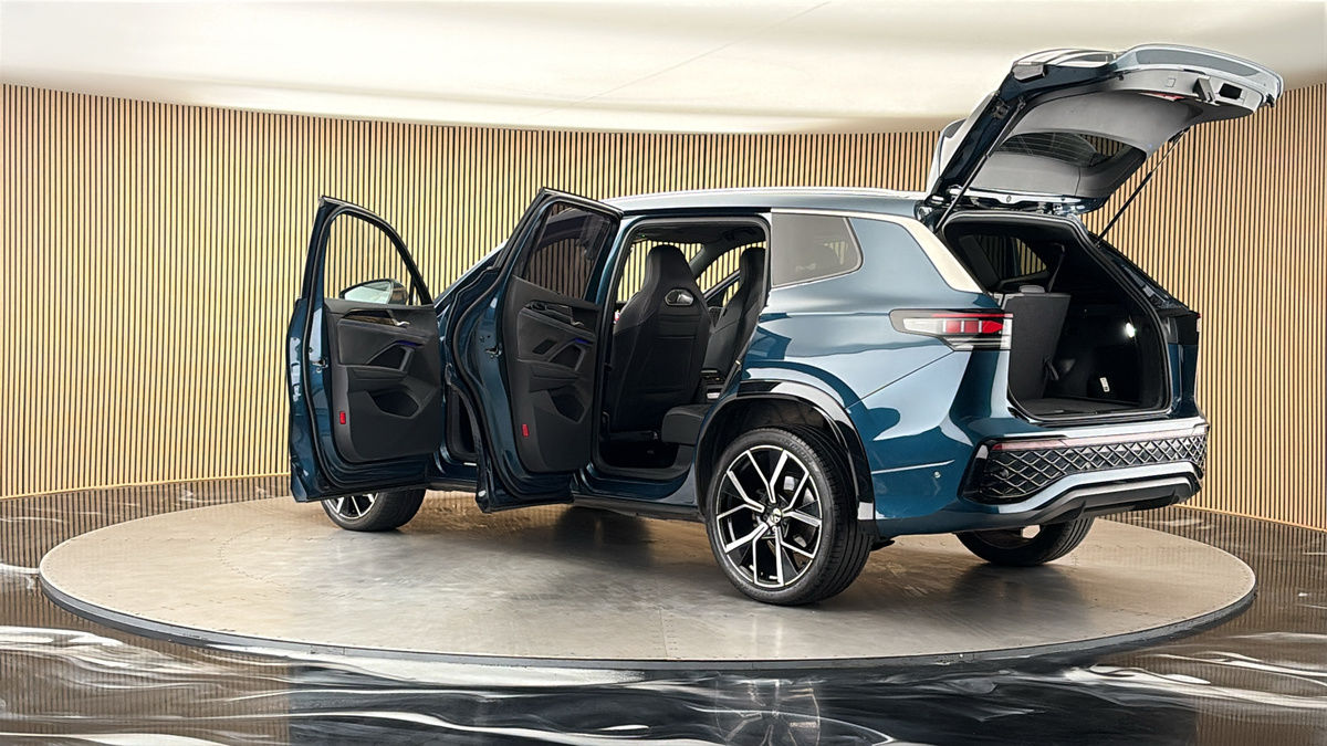 More views of Volkswagen Tayron