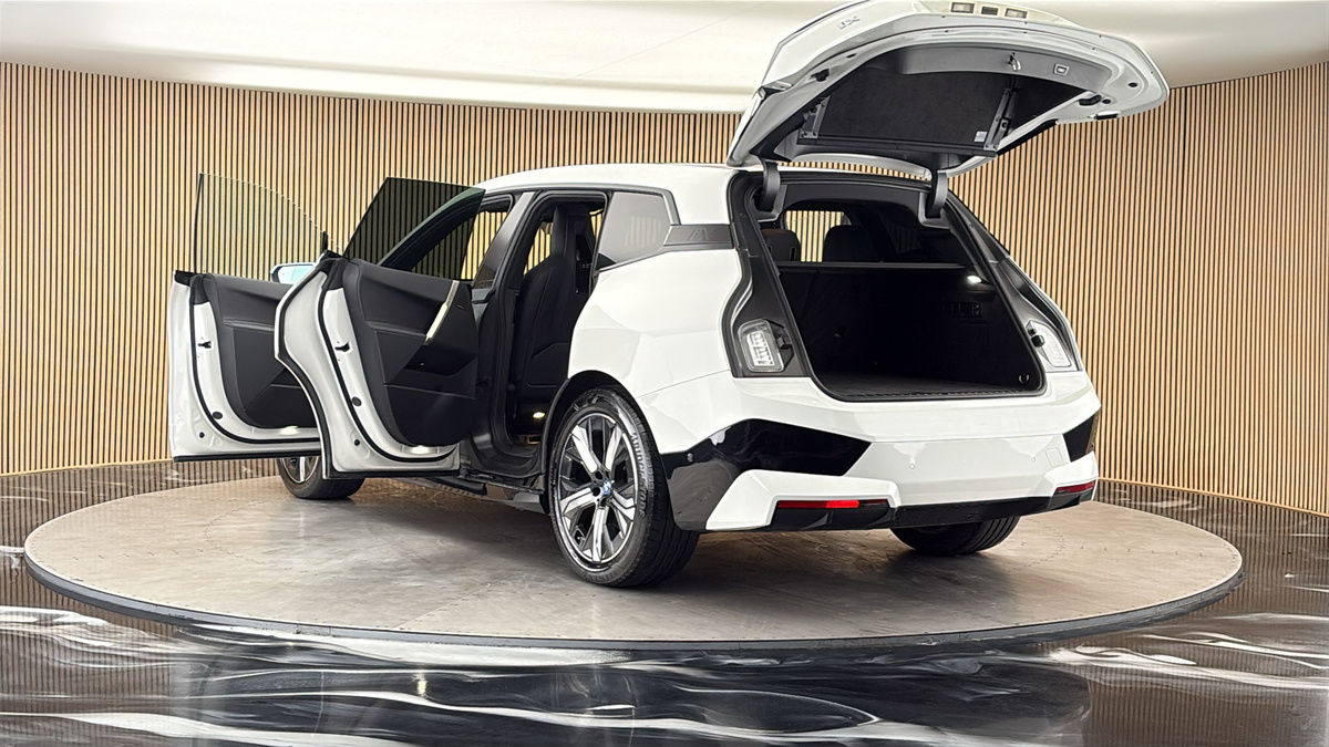 BMW iX Image 23