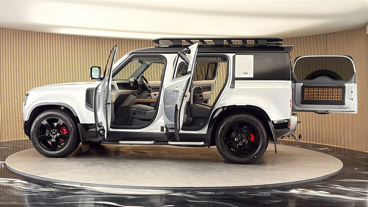 More views of Land Rover Defender 110