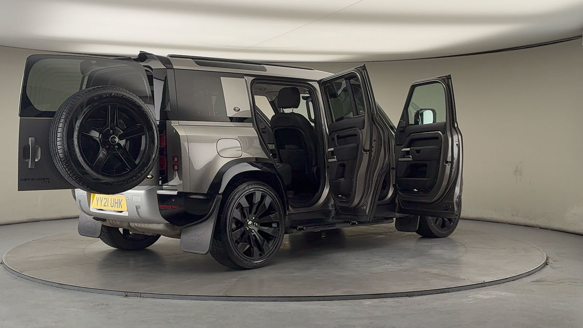 More views of Land Rover Defender 110