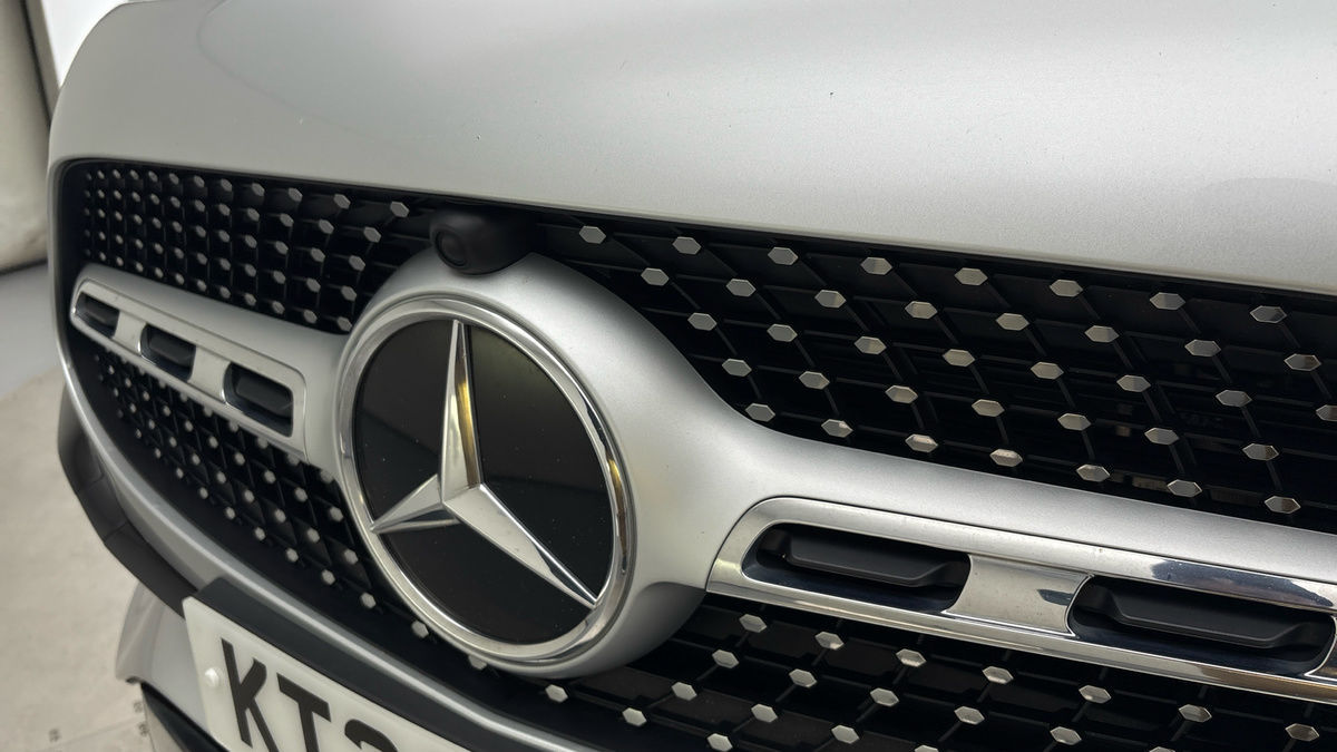 Mercedes-Benz GLA Image 24