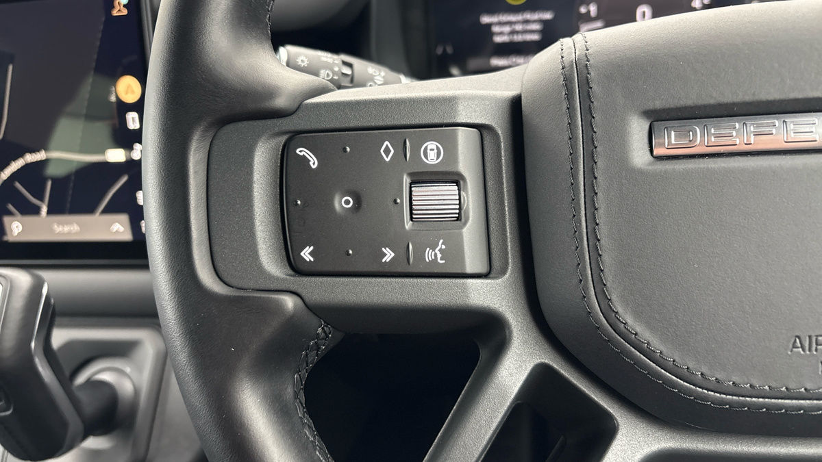 Land Rover Defender 110 Image 13