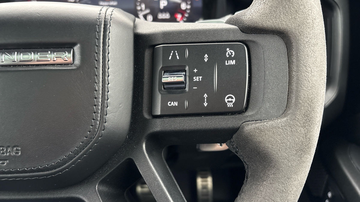 Land Rover Defender 90 Image 14