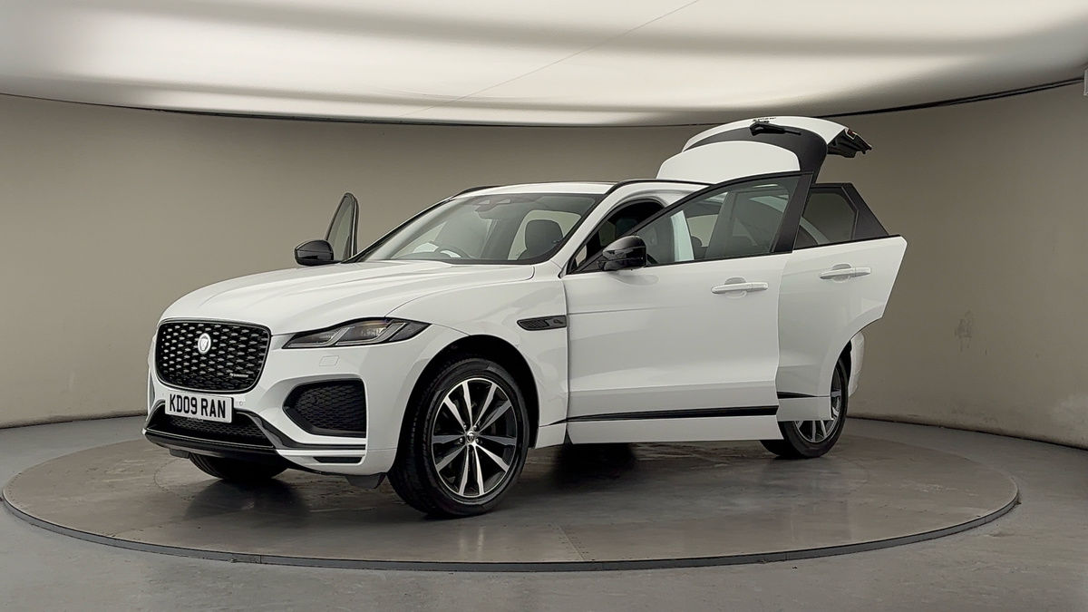 Jaguar F-PACE Image 22