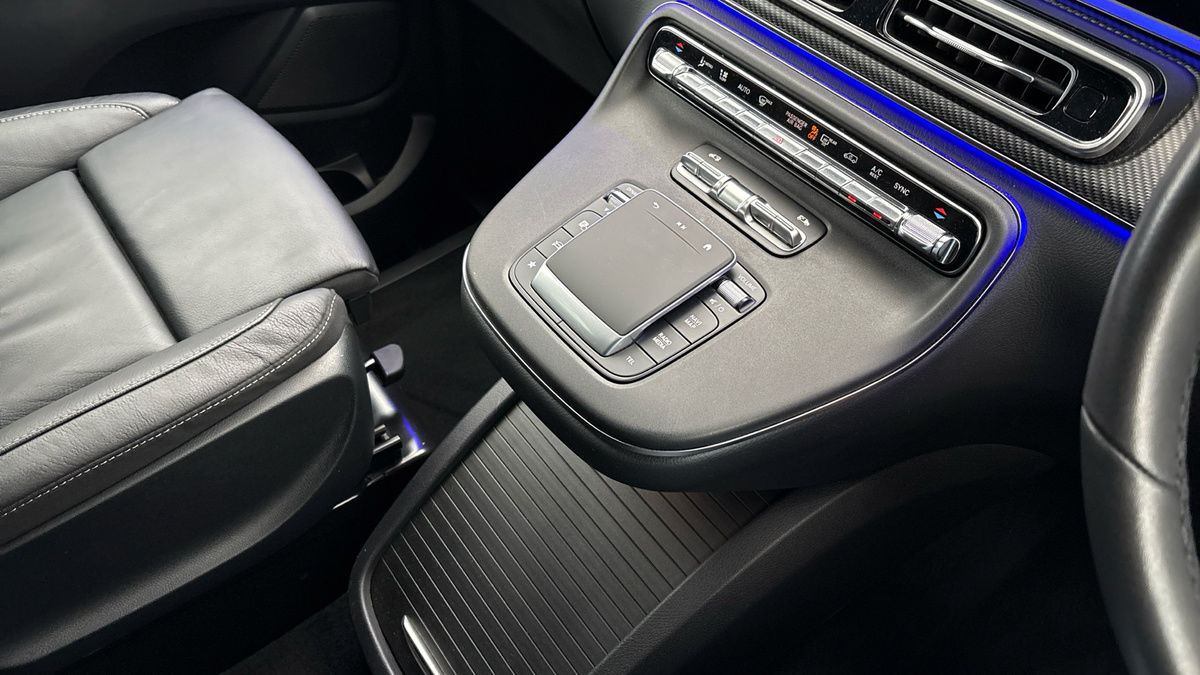 Mercedes-Benz V Class Image 18