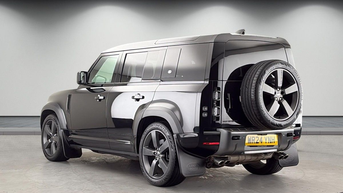 Land Rover Defender 110 Image 2