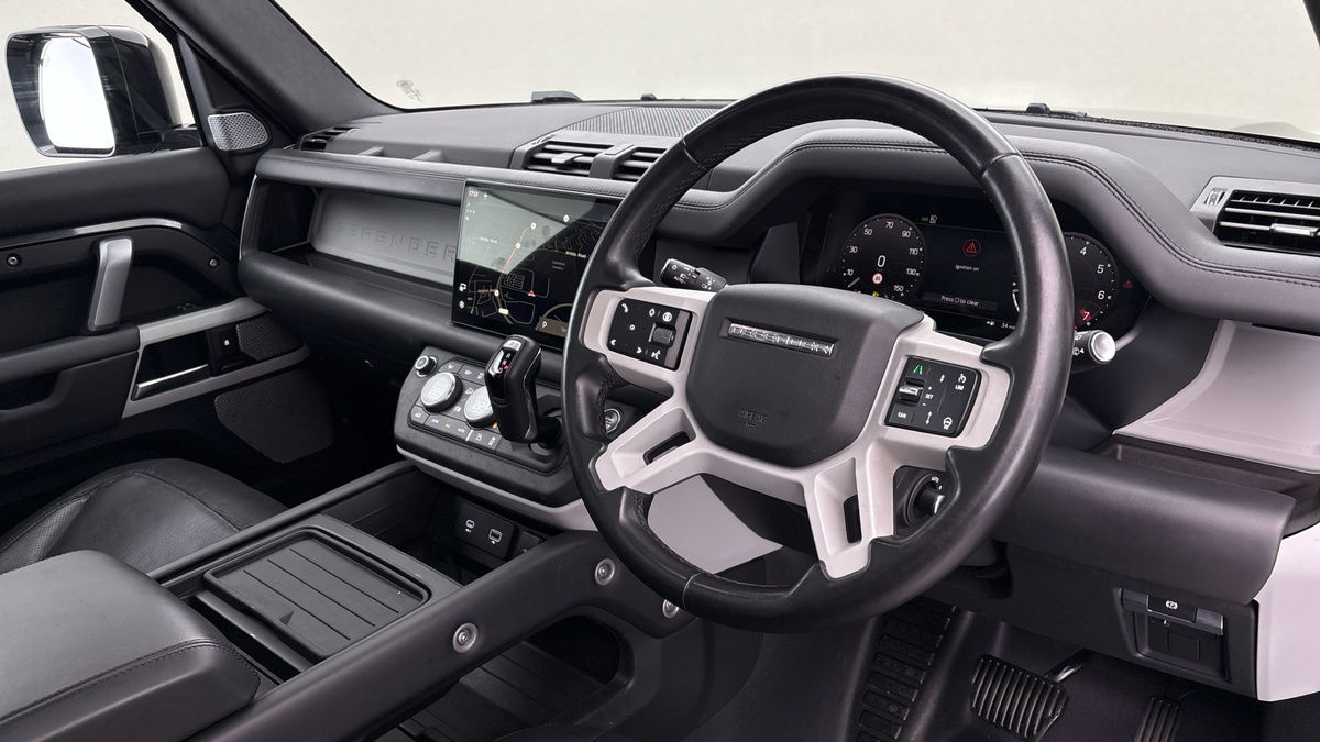 Land Rover Defender 130 Image 5