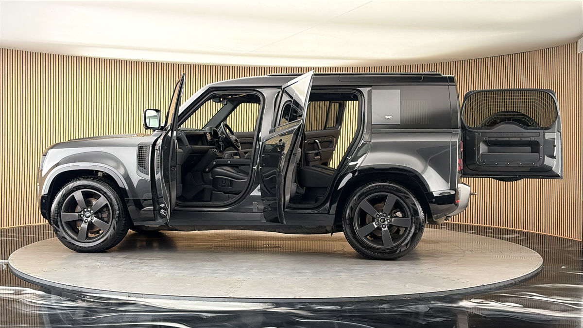 More views of Land Rover Defender 110