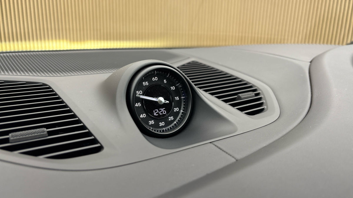 Porsche Cayenne Image 28