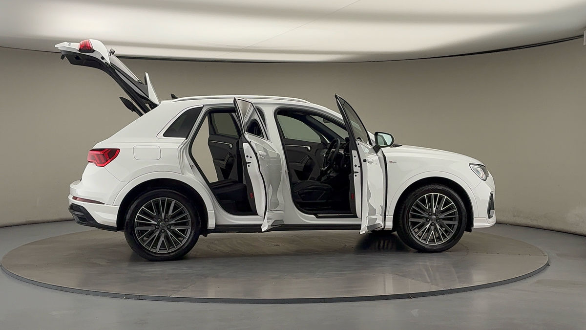 More views of Audi Q3