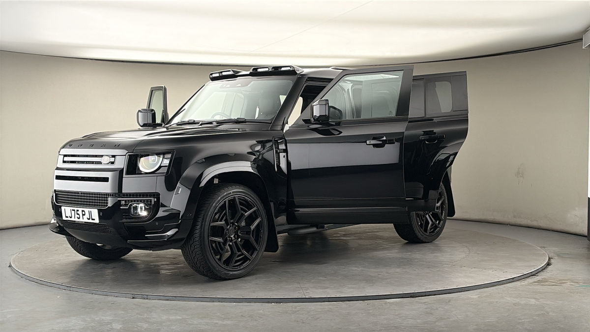 Land Rover Defender 110 Urban Image 22