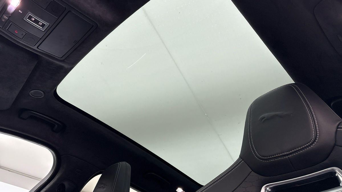 Jaguar F-PACE Image 6