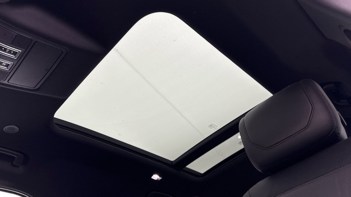 Land Rover Defender 110 Image 6