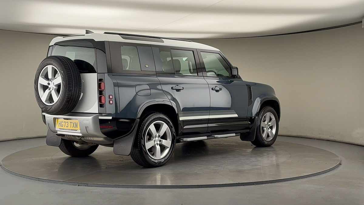 Land Rover Defender 110 Image 21