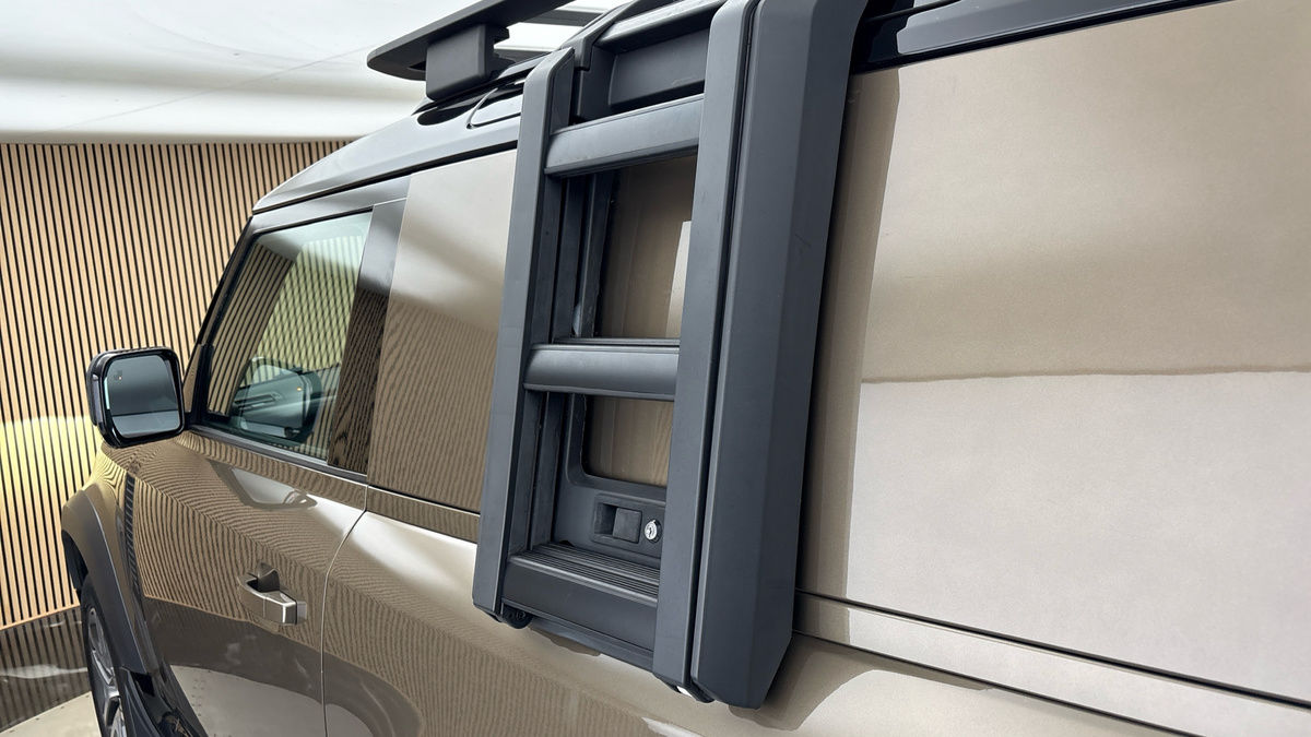 Land Rover Defender 90 Image 9