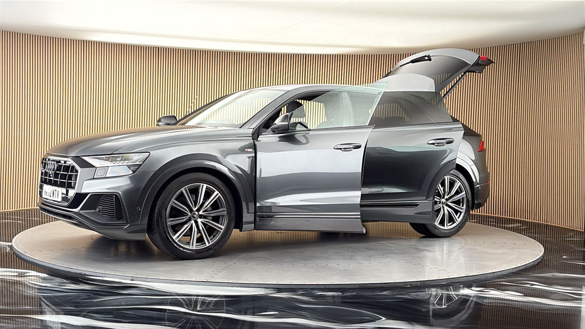 More views of Audi Q8