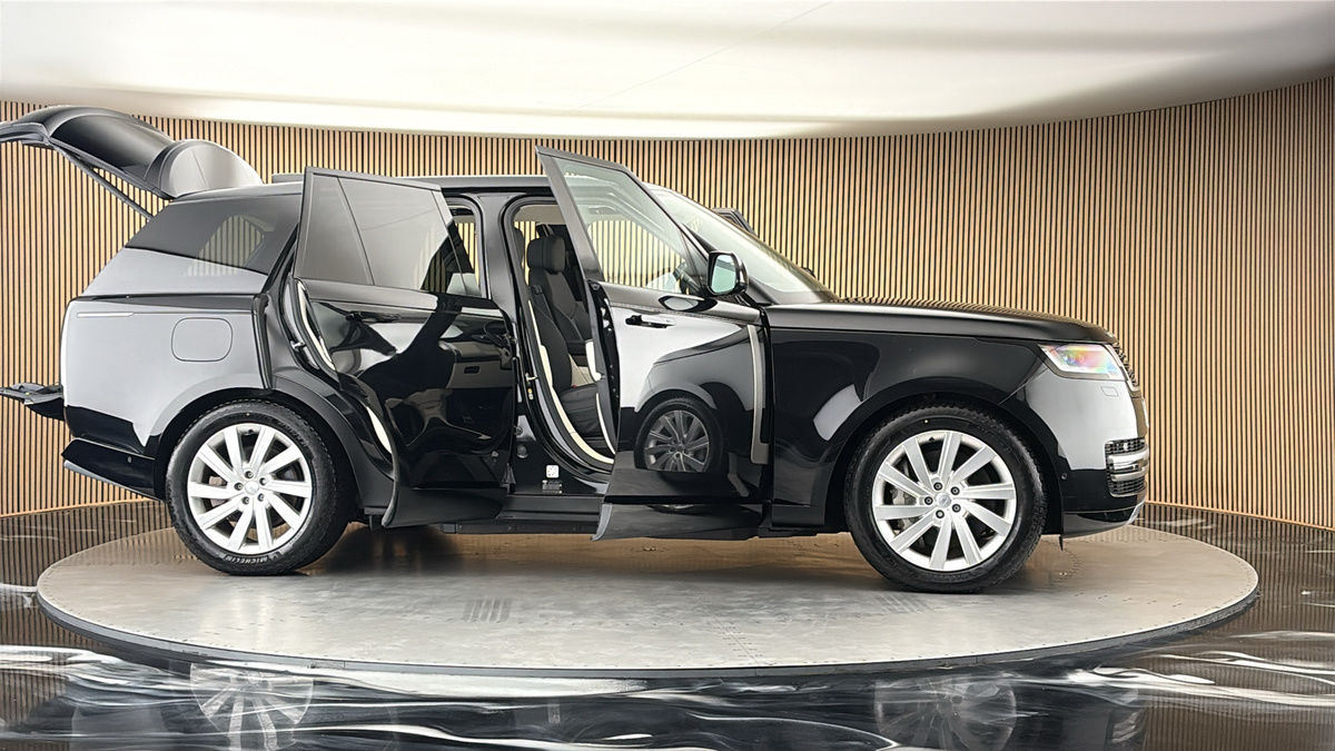 More views of Land Rover Range Rover