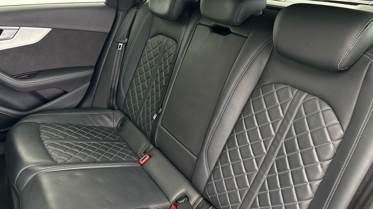 Audi S4 Avant Image 8